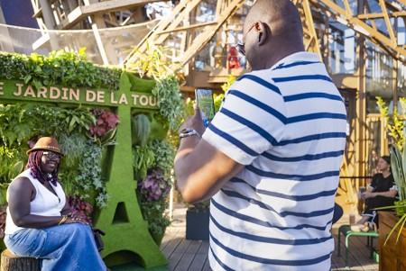 Photocall végétal de la terrasse d'été 2025