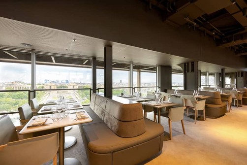 داخل مطعم Madame Brasserie